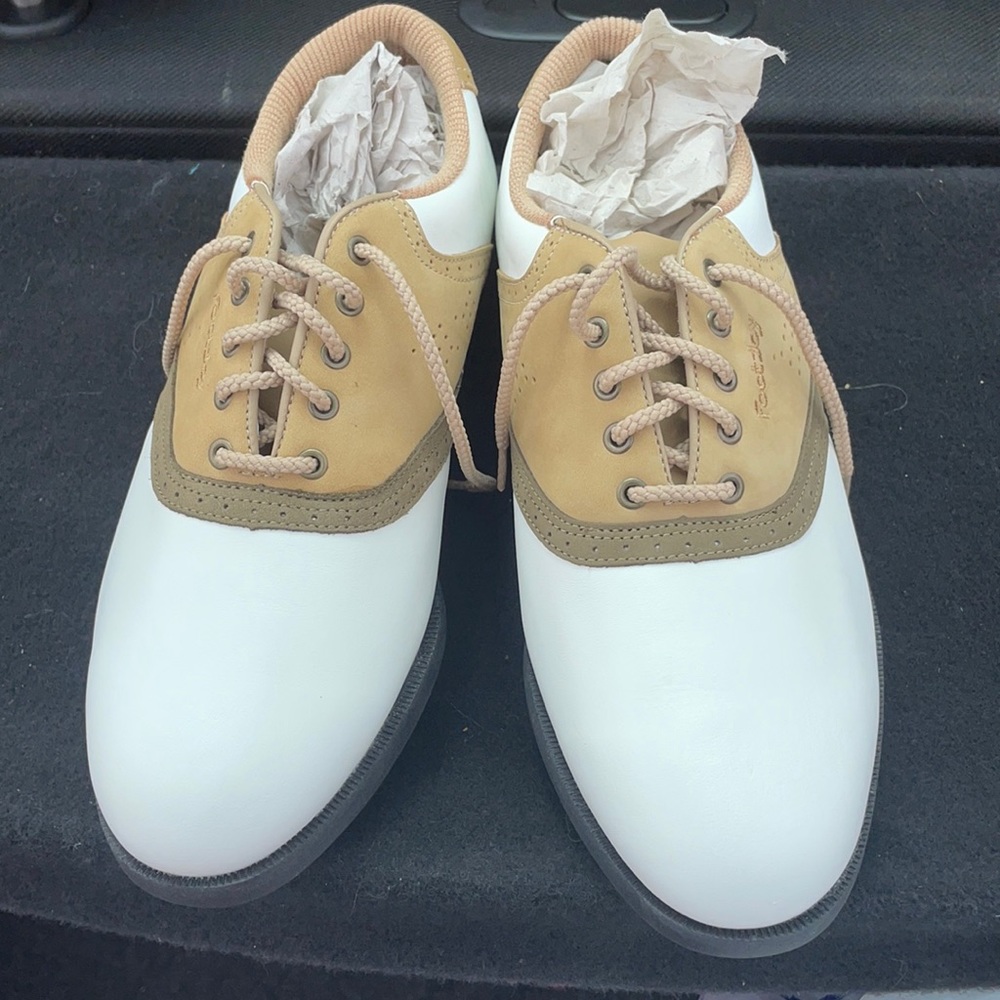 Women’s Size 7 Footjoy Golf Shoes. Lite-Spike. Look like they’ve never been worn